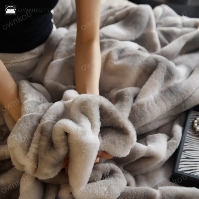 Simple Gradient Antistatic Throw Blanket
