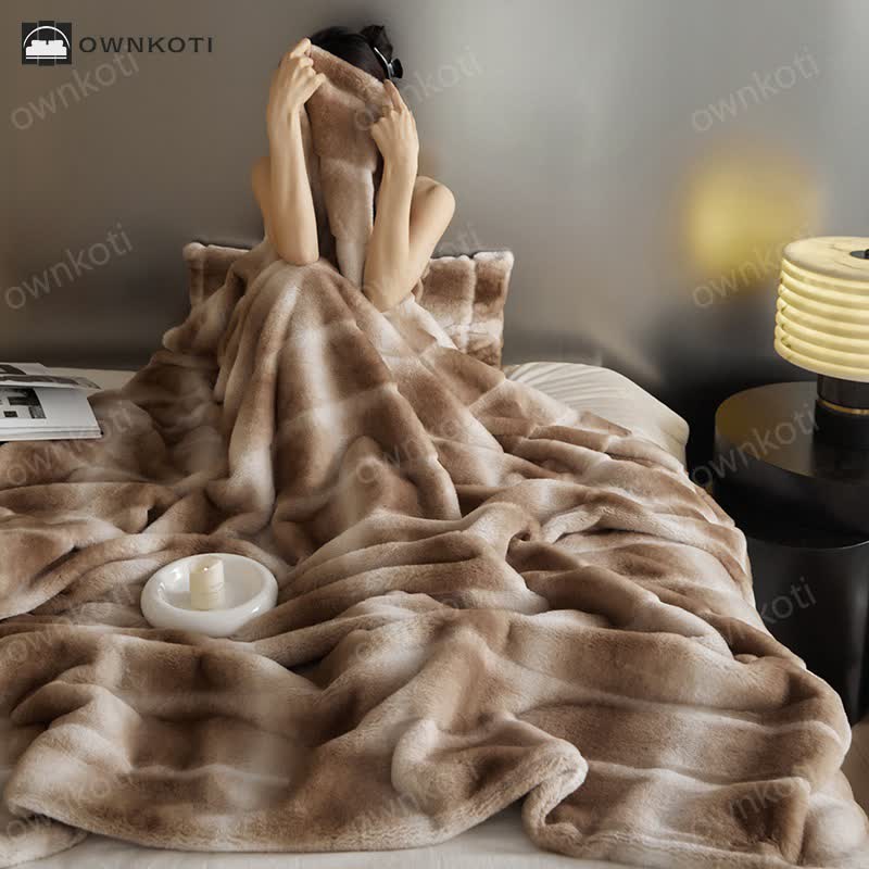 Simple Gradient Antistatic Throw Blanket