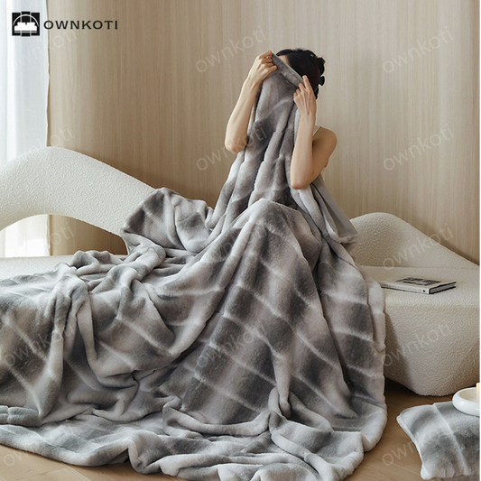 Simple Gradient Antistatic Throw Blanket