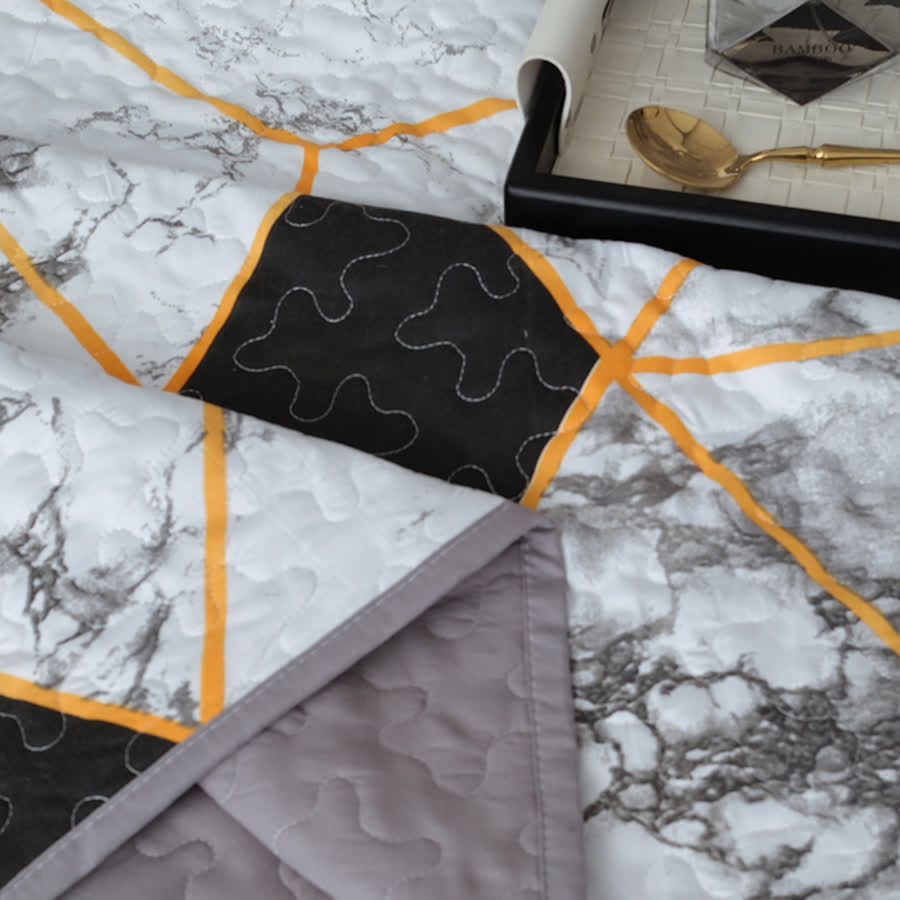 Marble Geometric Breathable Quilted Bedding Set(3PCS)