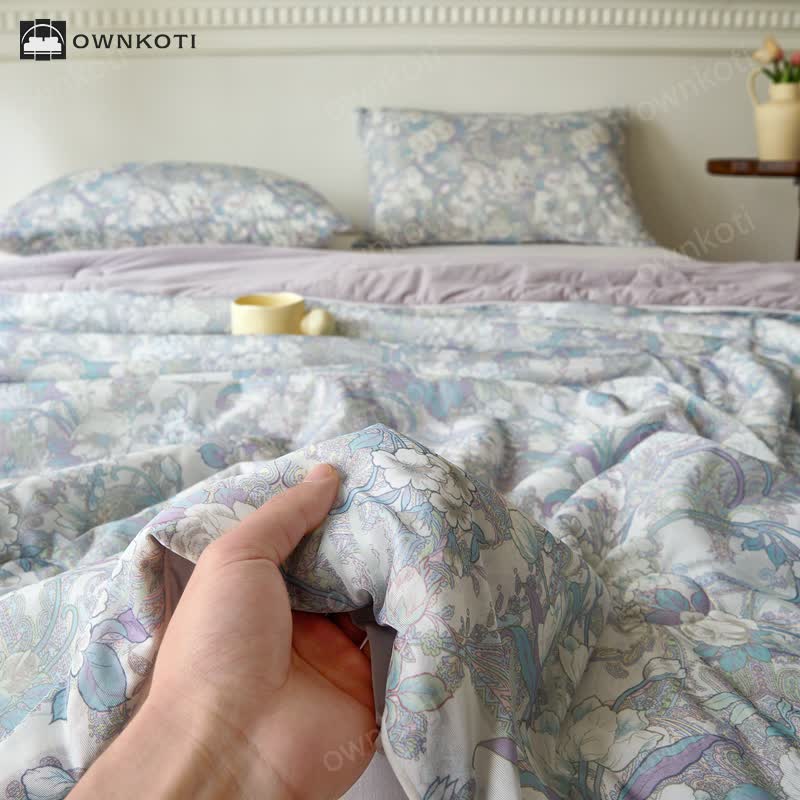 Vintage Floral Soft Lightweight Quilt