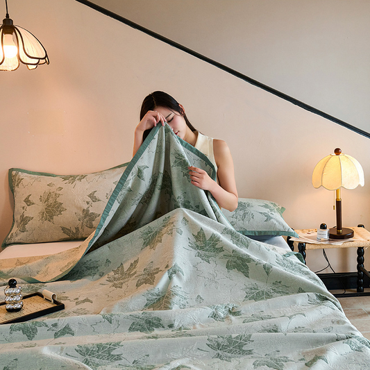 Jacquard Maple Leaf Cotton Gauze Quilt