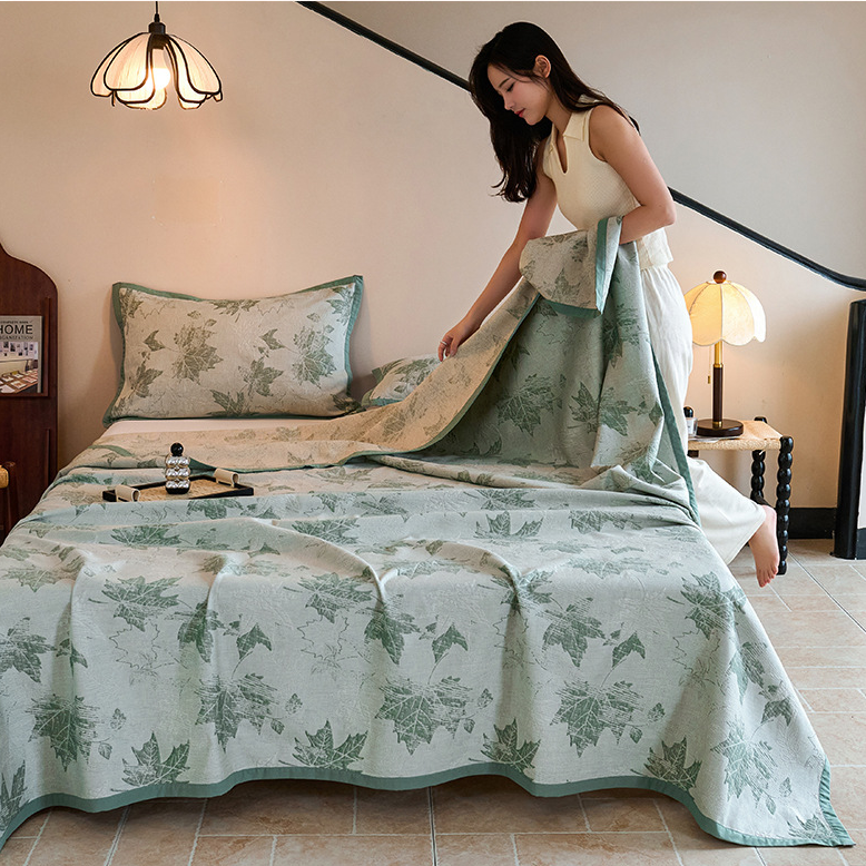 Jacquard Maple Leaf Cotton Gauze Quilt