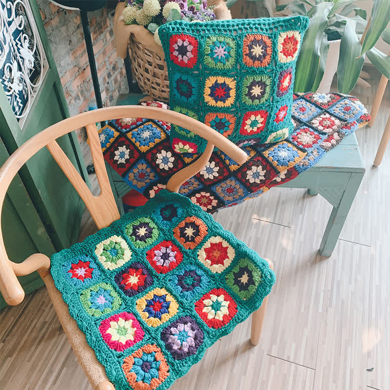Retro Floral Hand-woven Crochet Border Blanket