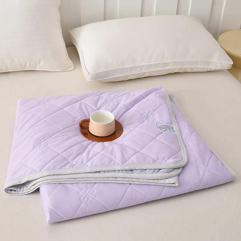 Reversible Cooling Quilt with Clover Grid Stitching