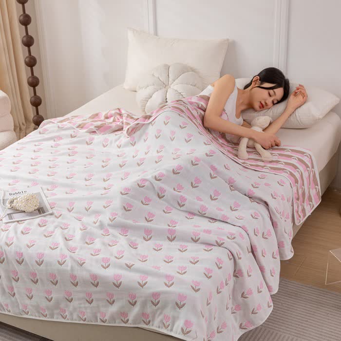 Tulip Cotton Gauze Reversible Quilt