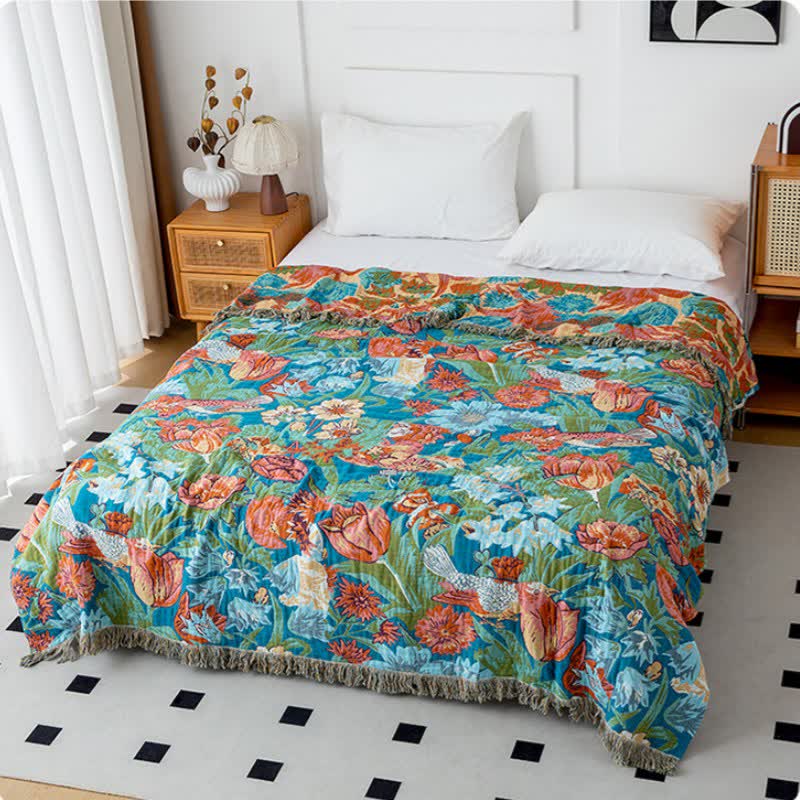 Tulip Gerbera Natural Cotton Tassel Quilt