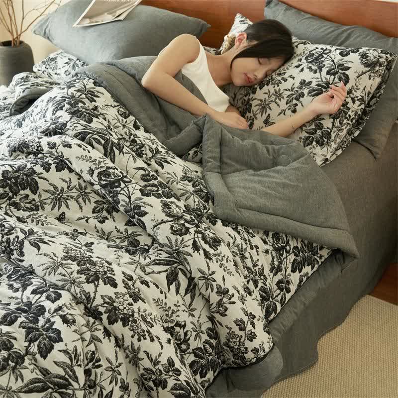 Black Camellia Natural Cotton Gauze Quilt - image 4