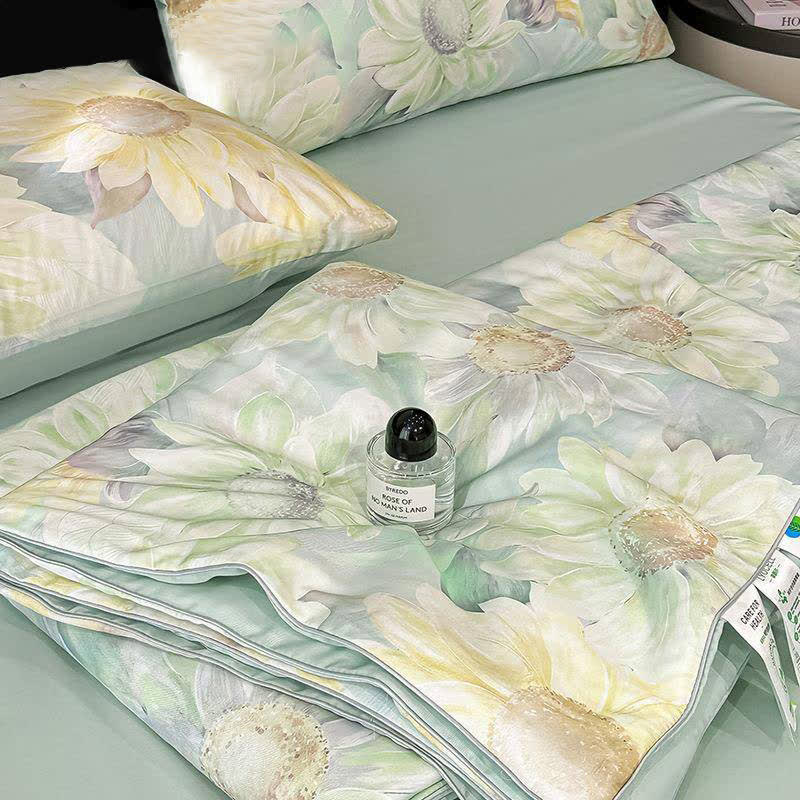 Daisy Print Silky Natural Quilt - image 5