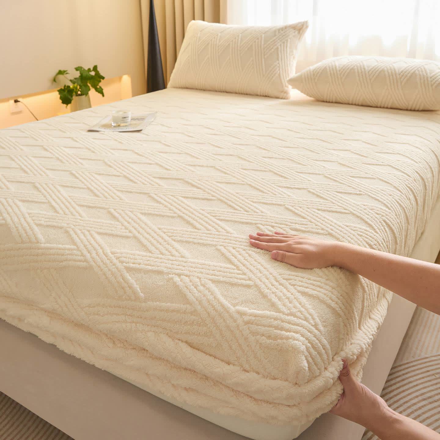Striped Diamond Fleece Warm Fitted Sheet - Beige - Sheet with 2PCS Pillowcases - King - image 2