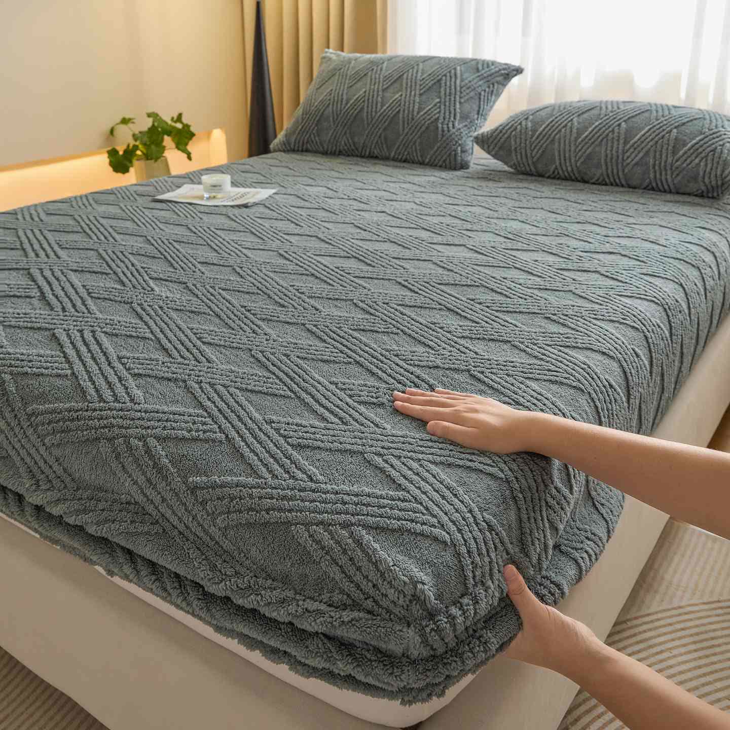 Striped Diamond Fleece Warm Fitted Sheet - Dark Grey - Sheet with 2PCS Pillowcases - King - image 3