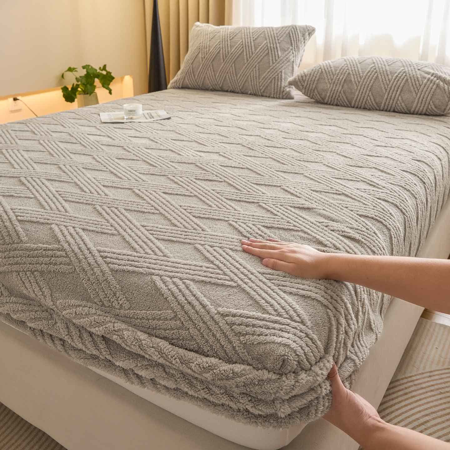 Striped Diamond Fleece Warm Fitted Sheet - Light Gray - Sheet with 2PCS Pillowcases - King - image 4
