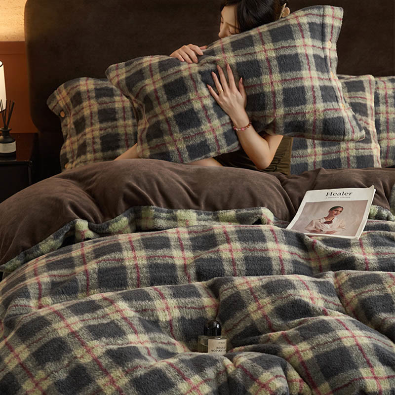 Classic Plaid Cozy Thick Bedding Set (4PCS)  - image 1