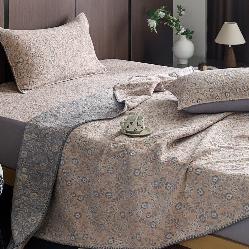 Soft Ditsy Floral 3-Layer Cotton Gauze Quilt - image 3