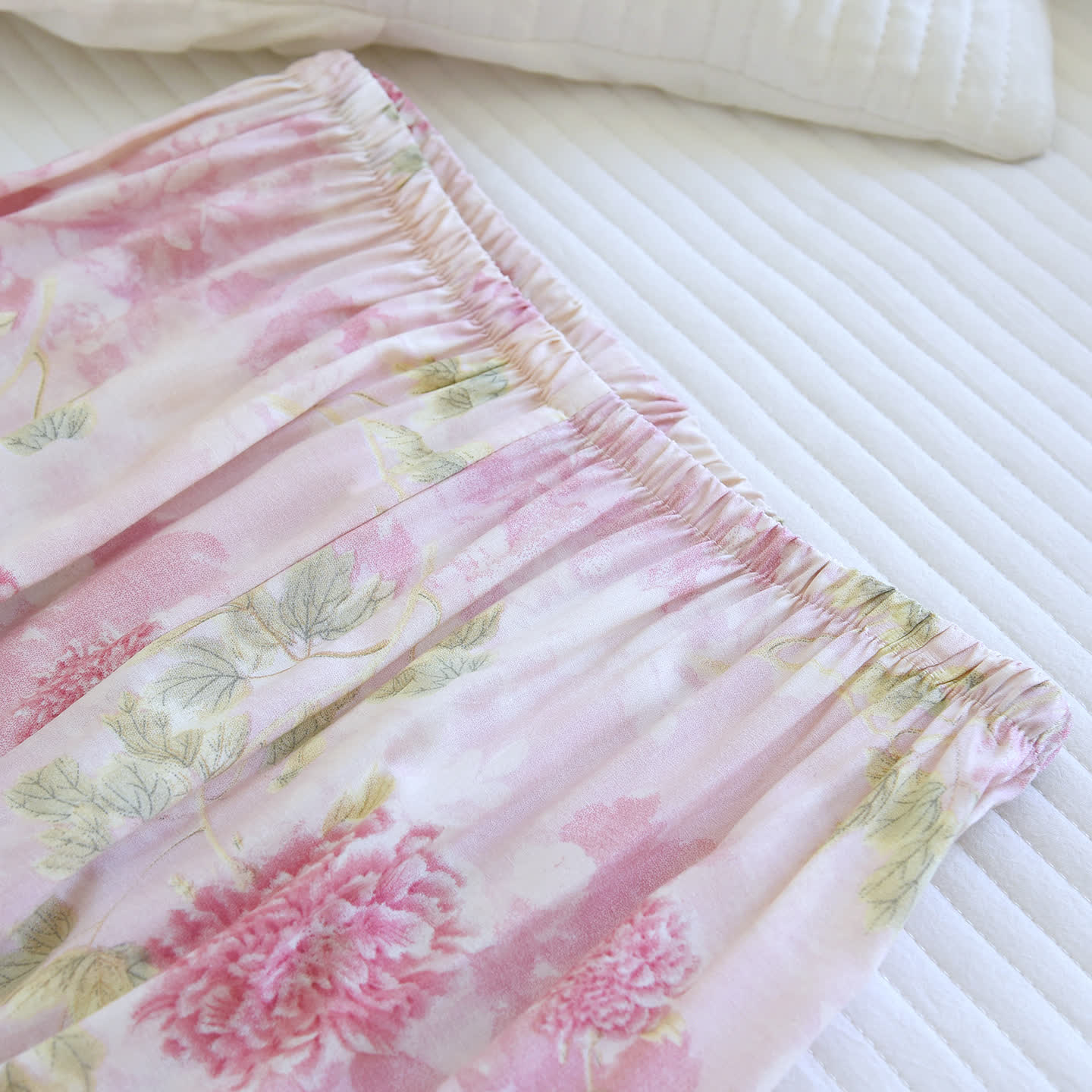 Hydrangea Floral Padded Cropped Pants Nightwear - image 9