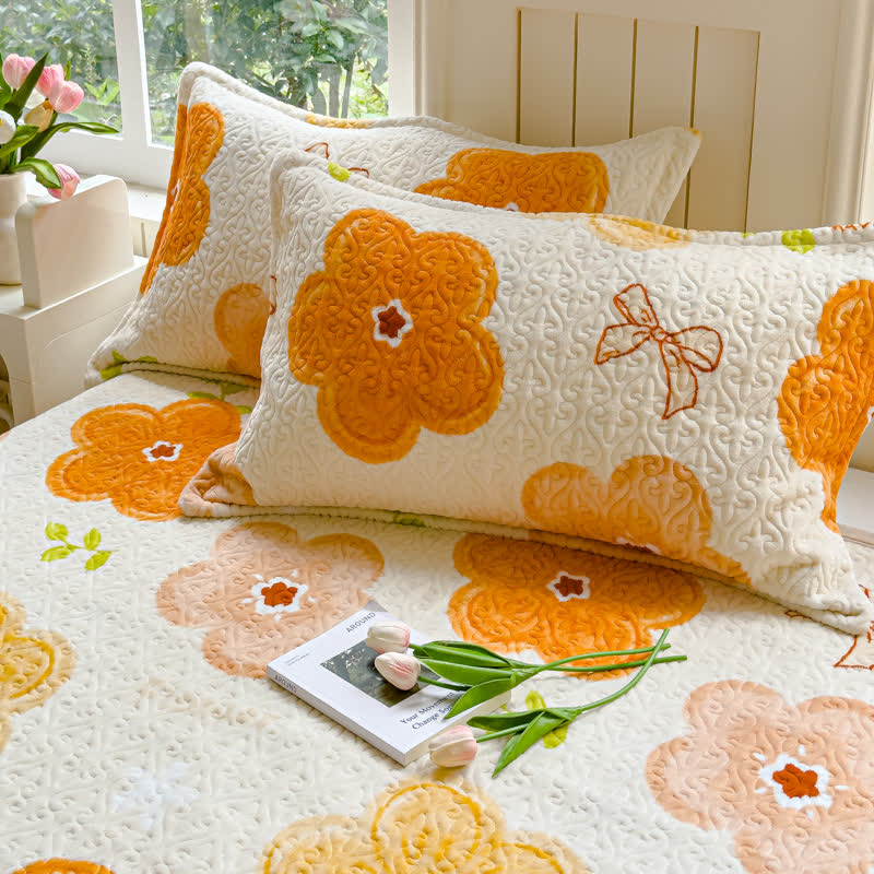 Vibrant Flower Velvet Bedding Set(4PCS)