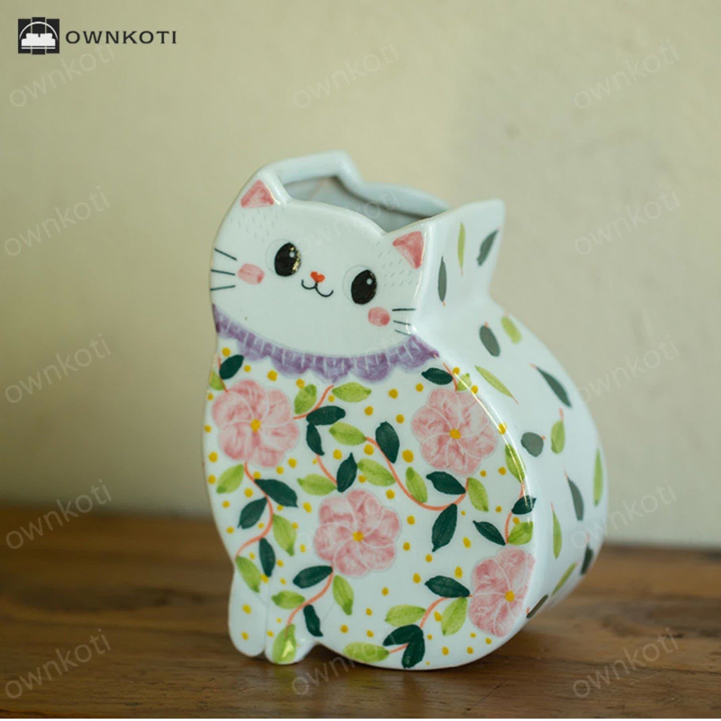 Creative Hand-painted Cat-shaped Ceramic Vase