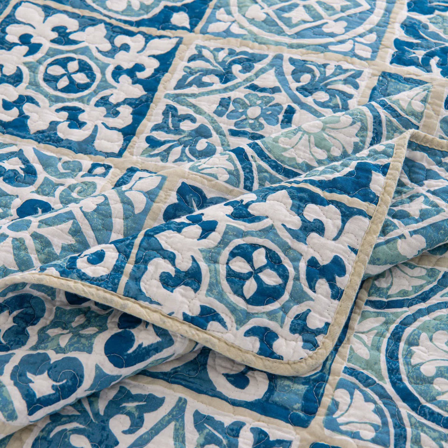 Retro Luxurious Checkered Geometric pattern Coverlet