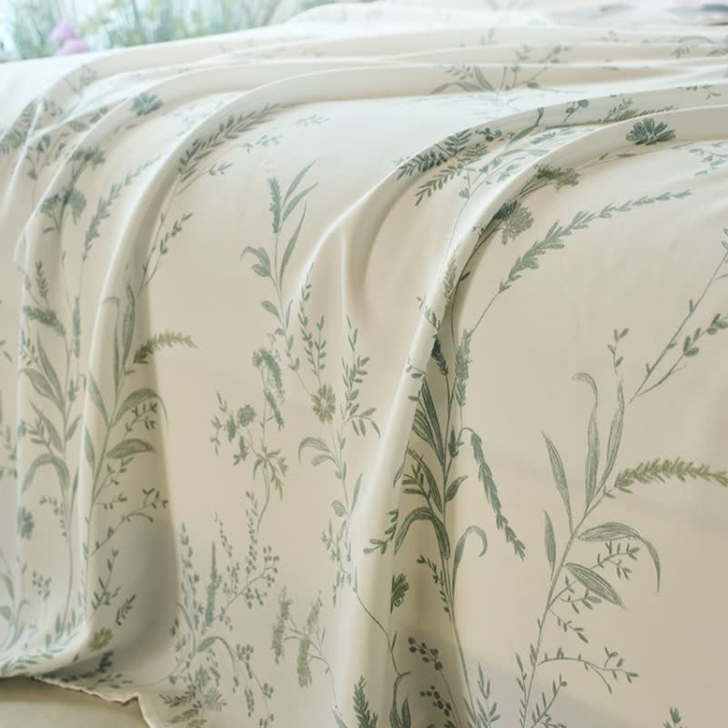 Lavender Print Silky Soft Summer Coverlet
