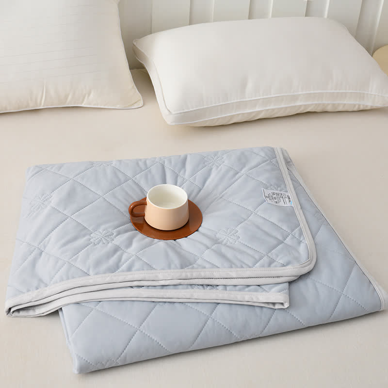 Reversible Cooling Quilt with Clover Grid Stitching