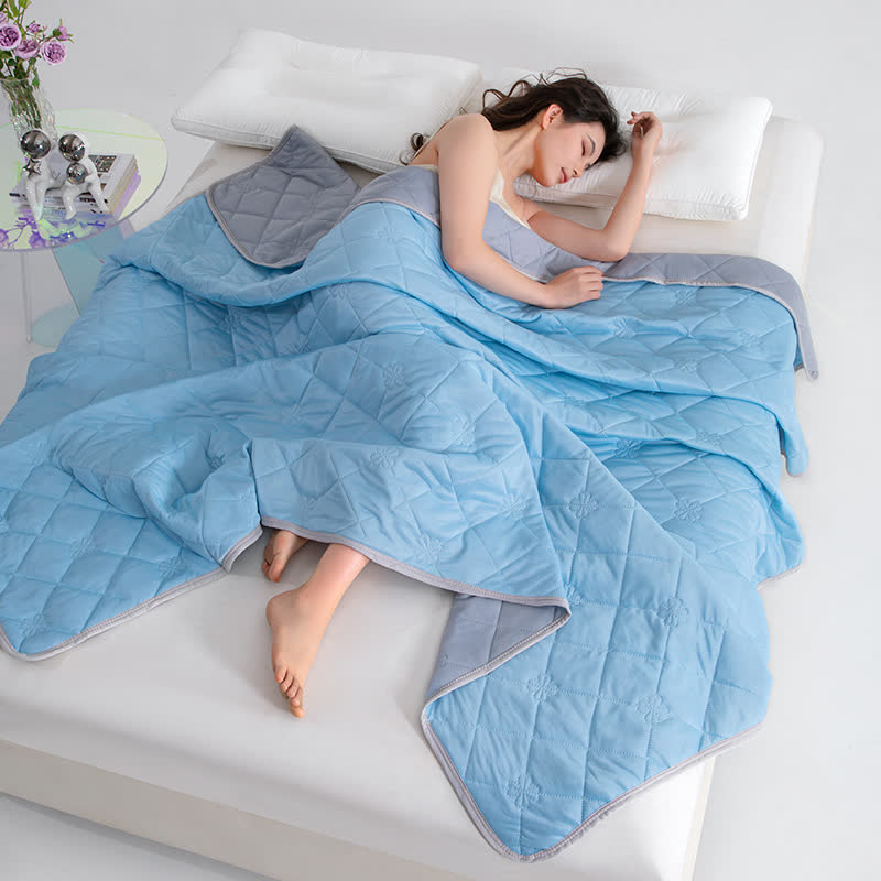 Reversible Cooling Quilt with Clover Grid Stitching
