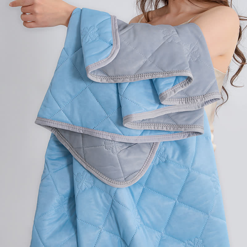 Reversible Cooling Quilt with Clover Grid Stitching