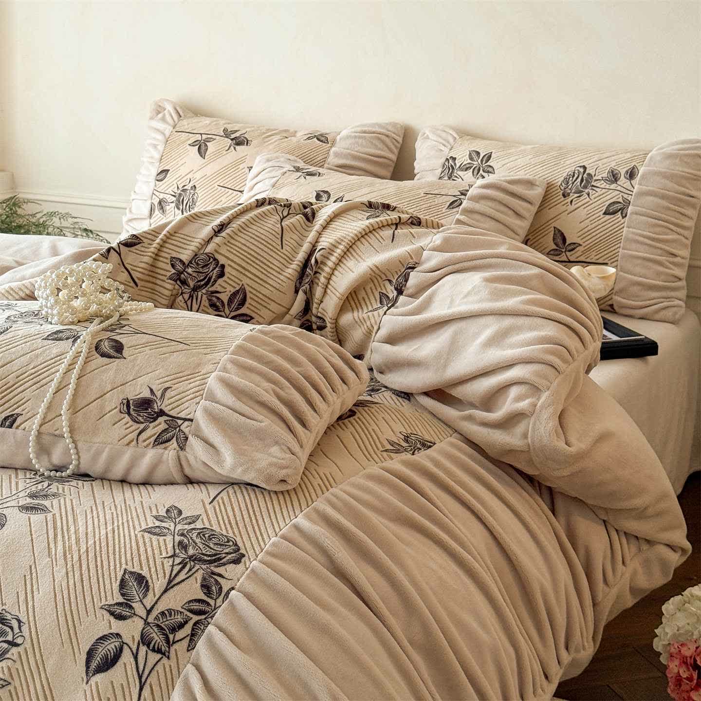 Romantic Rose Plush Warm Bedding Set - image 2