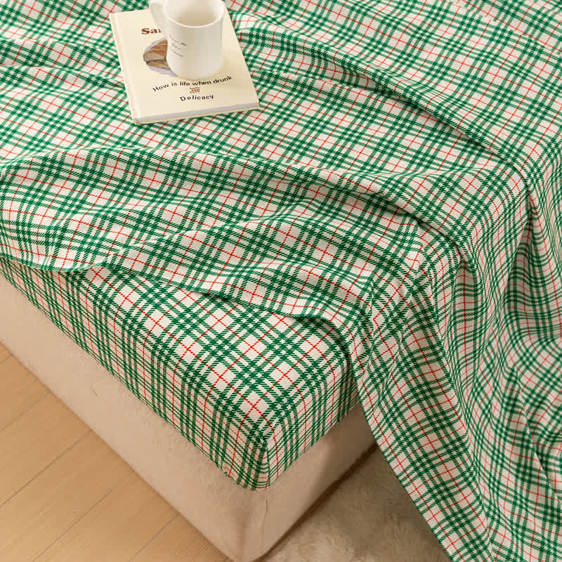 Classic Christmas Gingham Sheet Set - image 1