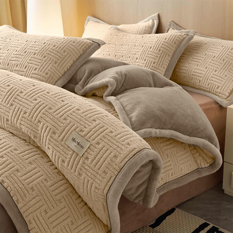 Stripe Knot Textured Plush Bedding Set - image 4