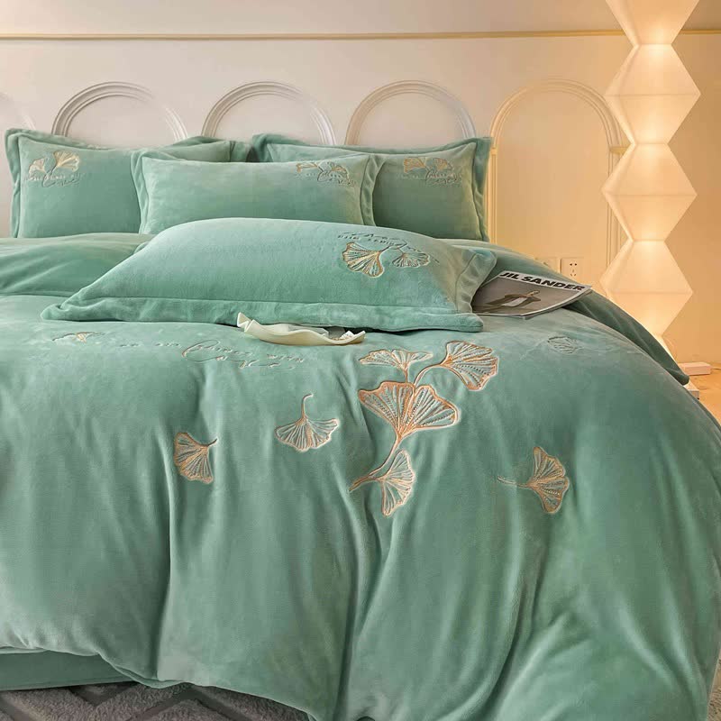Ginkgo Leaf Embroidered Plush Bedding Set(4PCS) - Green - King - image 6