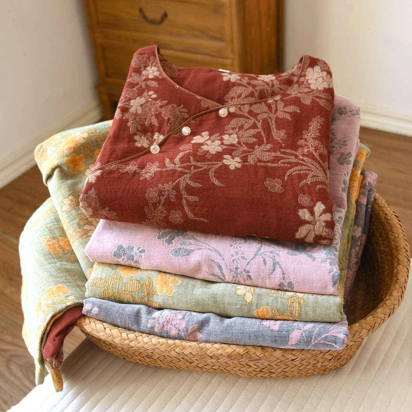 Plum Blossom Jacquard Cotton Gauze Pajamas - image 2