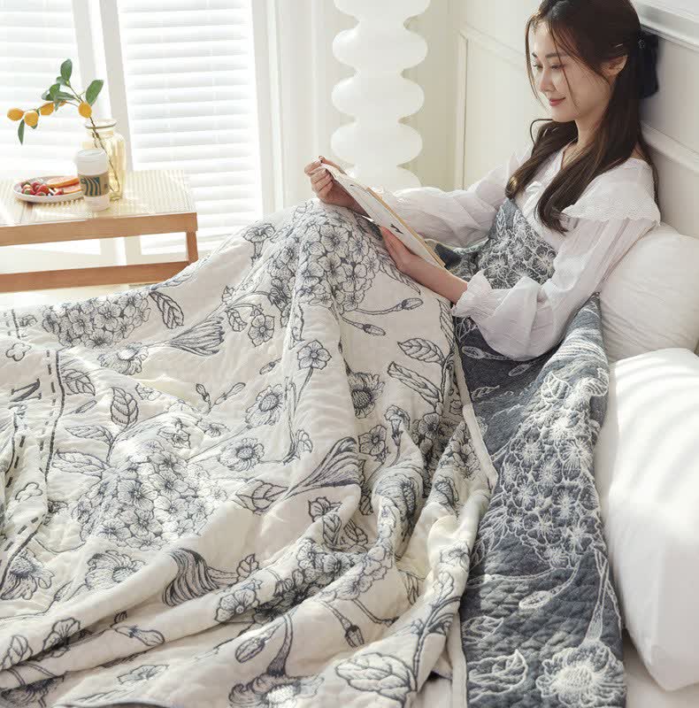 Floral Hydrangea Cotton Gauze Quilt - image 2