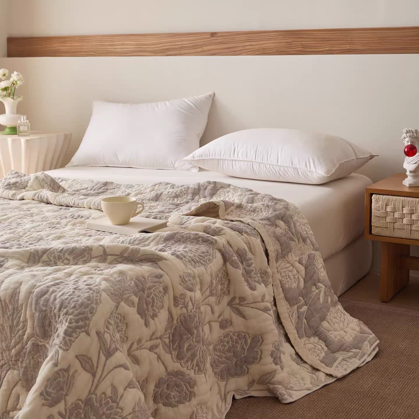 Reversible Peony Floral Cotton Gauze Quilt - image 4