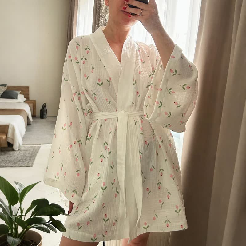 Tulip Pattern Cotton Short Pajama Robe - White - L - image 0