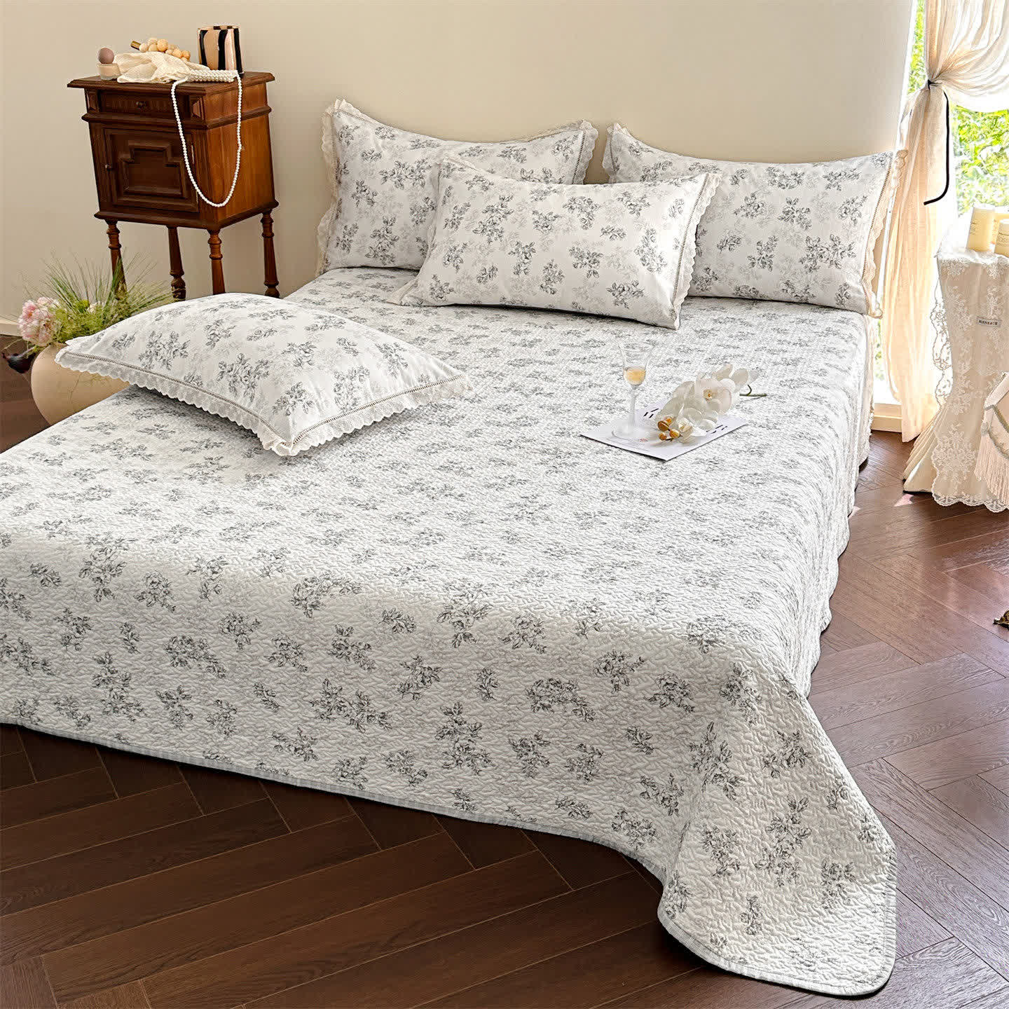 Vinatge Floral Quilted Cotton Bedspread - image 3