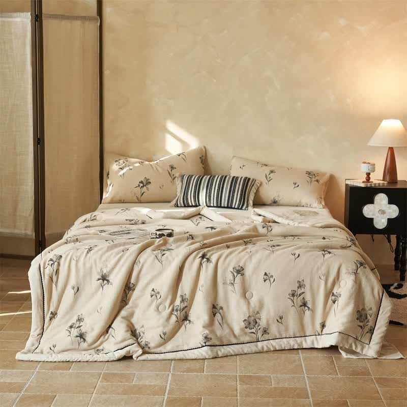 Elegant Floral Cotton Linen Quilt - image 2