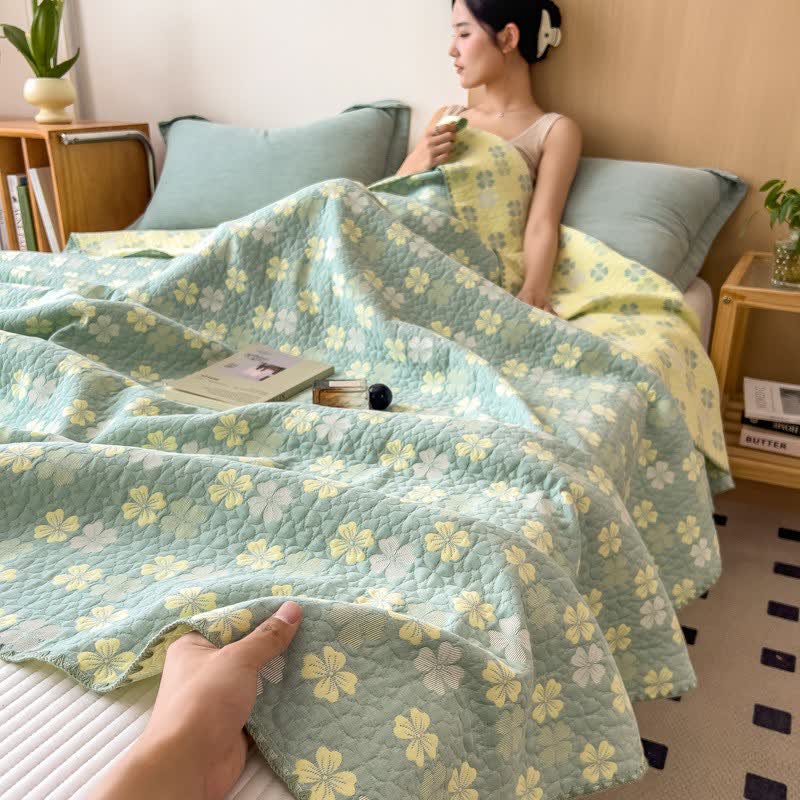 Four-Leaf Clover Cotton Triple Gauze Quilt - Green - Queen - image 2
