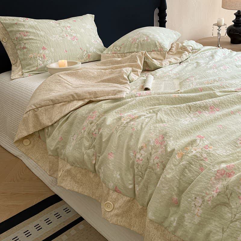 Floral Cotton Linen Quilt with Button Trim - image 0