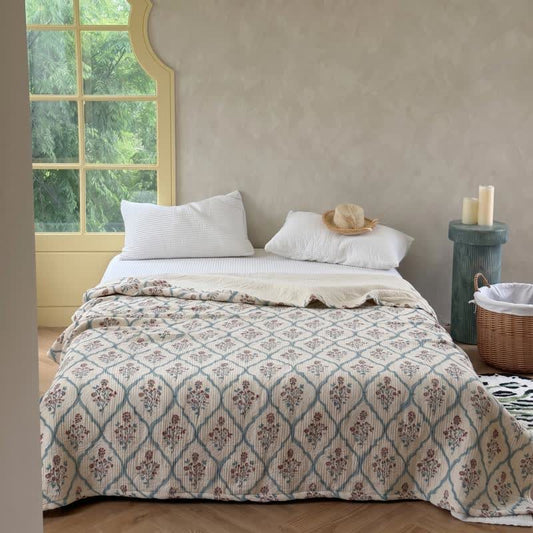 Cream Garden Cotton Bedspread Quilt - image 0