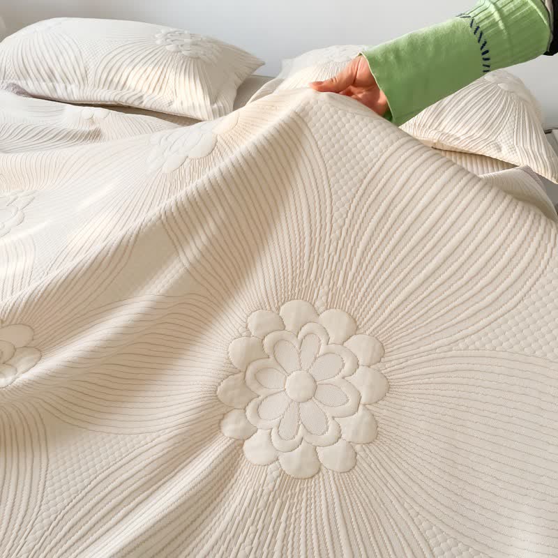 Elegant Floral Soft Gauze Decorative Quilt