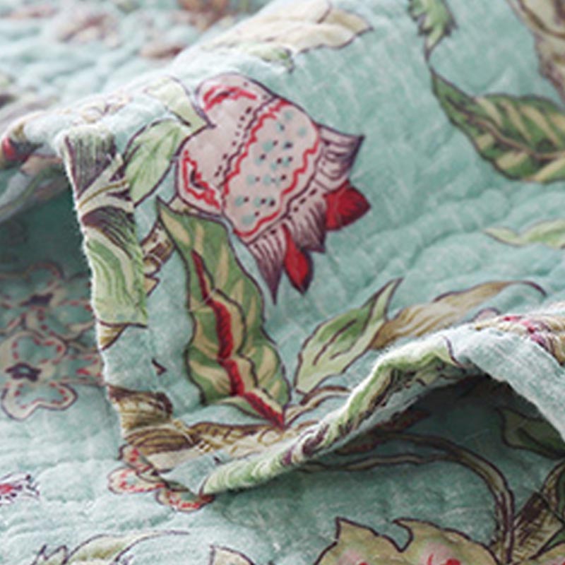 Vintage Flower Quilt with Pillow Shams